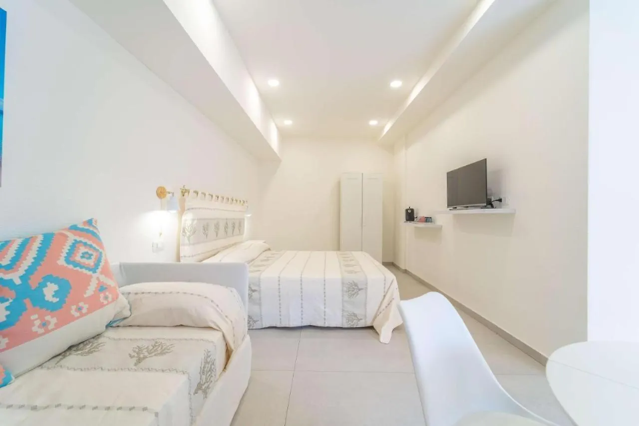 La Stampa Room Olbia 0*,